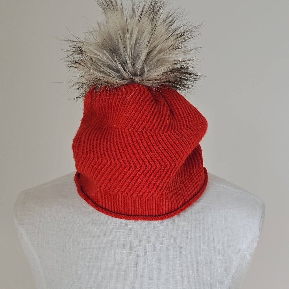 Aritzia - TNA Red Pom Pom Toque